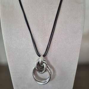 Pendentif torsadé