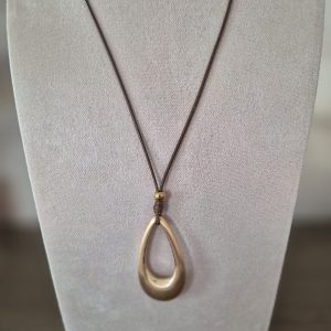Collier avec pendentif larme dorée